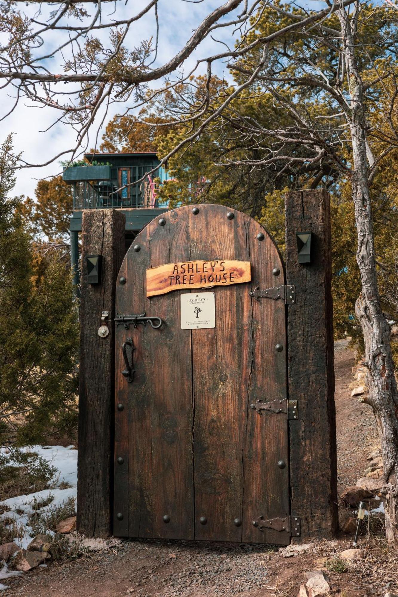 Villa Ashley'S Treehouse At El Mistico Ranch Nogal Exterior foto